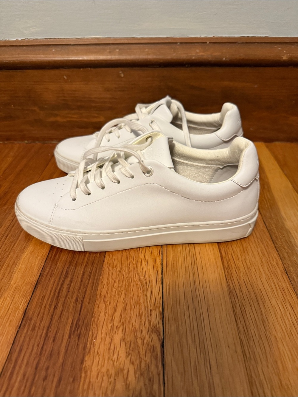 Greats Women’s White Sneaker Size 7.5 LIKE NEW
